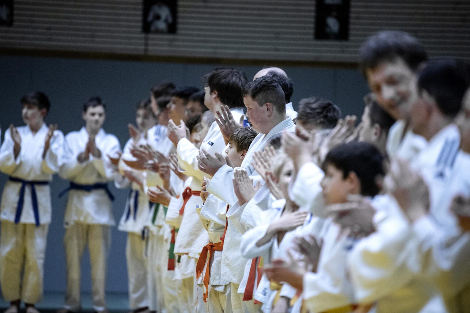 Le groupe primaire réuni sur le tatami